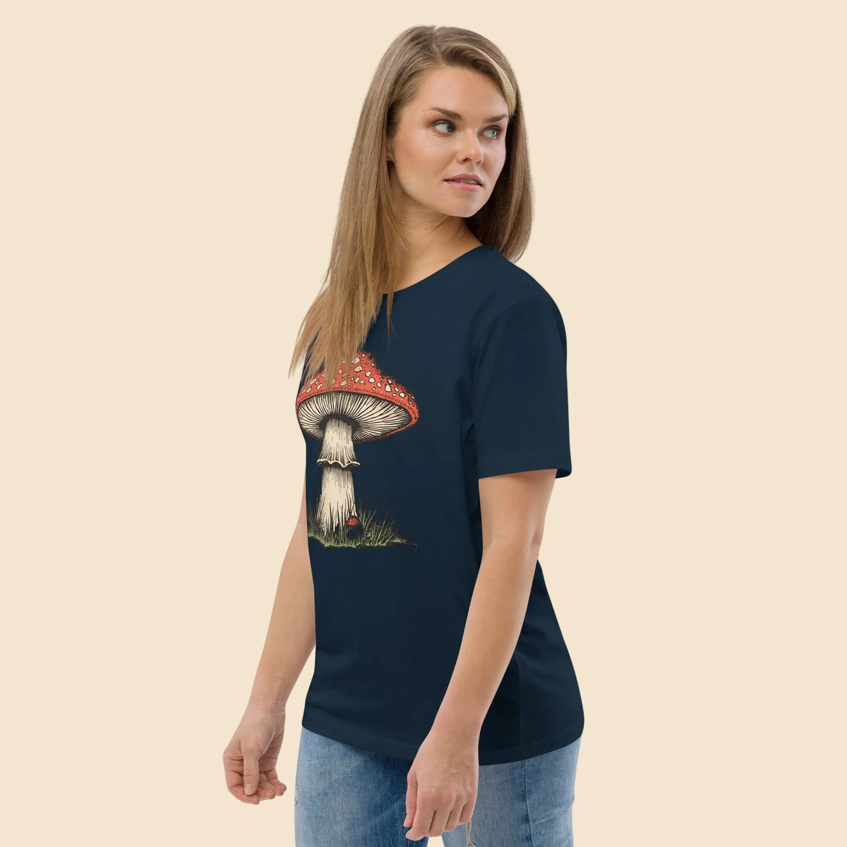 Look casual de estilo cottagecore con camiseta azul marino de algodón sostenible