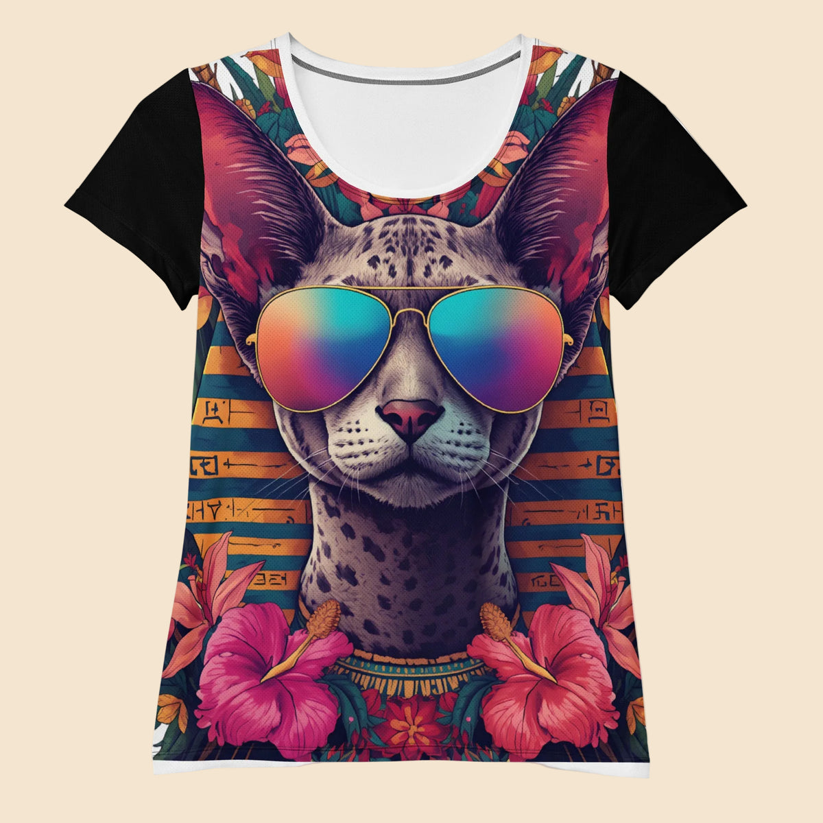 Camiseta femenina de manga corta con mangas negras y un vibrante diseño frontal de un gato esfinge con gafas retro rodeado de flores tropicales.