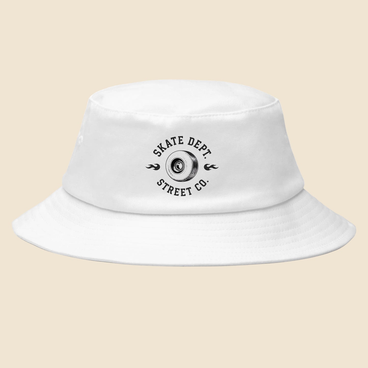 Gorro de pescador unisex en color blanco con diseño circular frontal retro Skate Dept y rueda de monopatín.