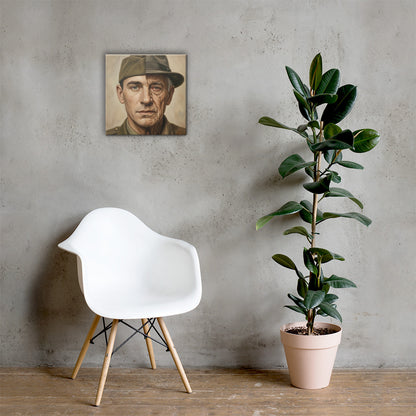 Lienzo cuadrado con retrato vintage de un militar colocado en una pared de un espacio interior