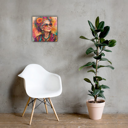 Lienzo cuadrado de mujer boho con flores y gafas de colores colocado en una pared junto a una planta