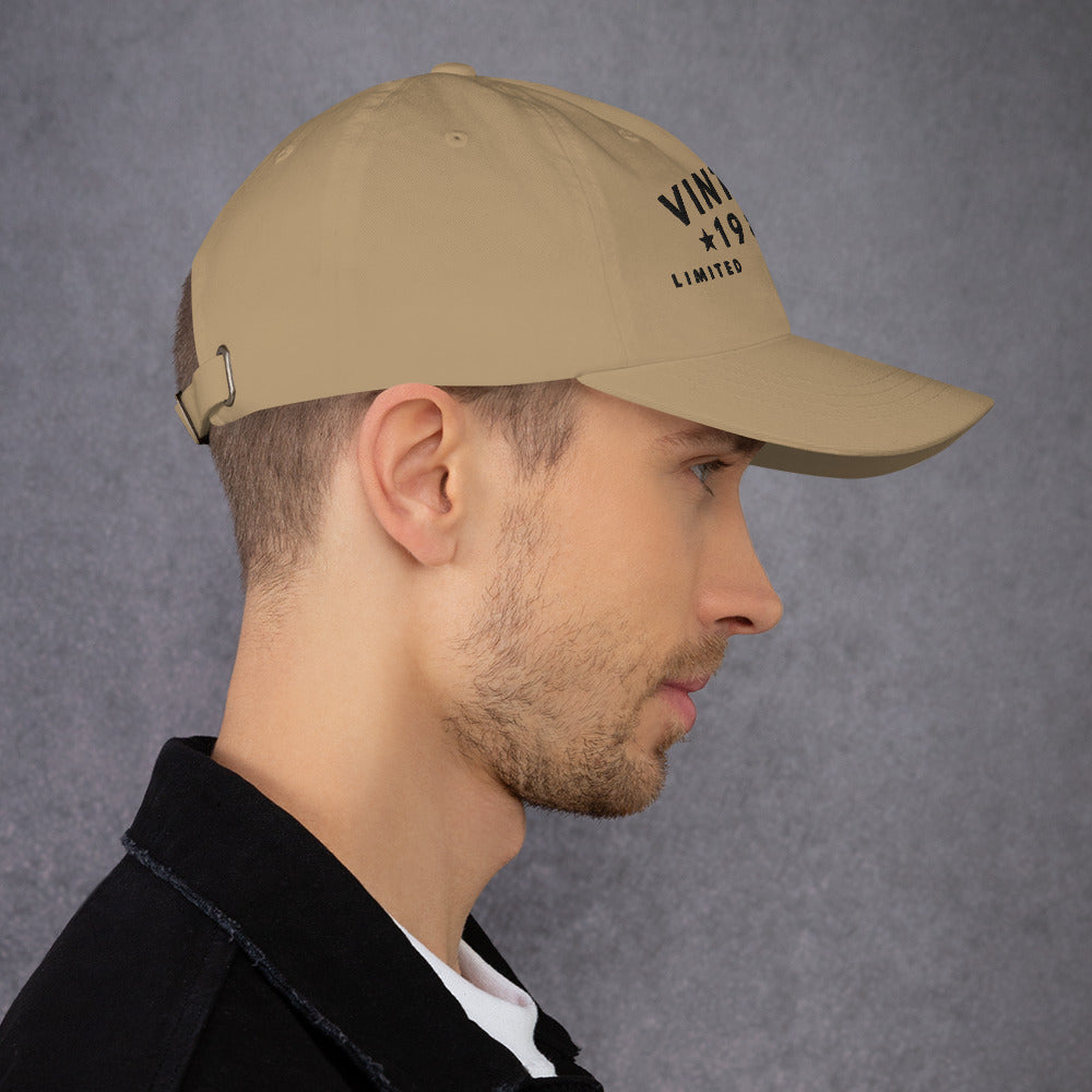 Hombre con gorra beige Vintage 1986 de estilo retro y visera curva