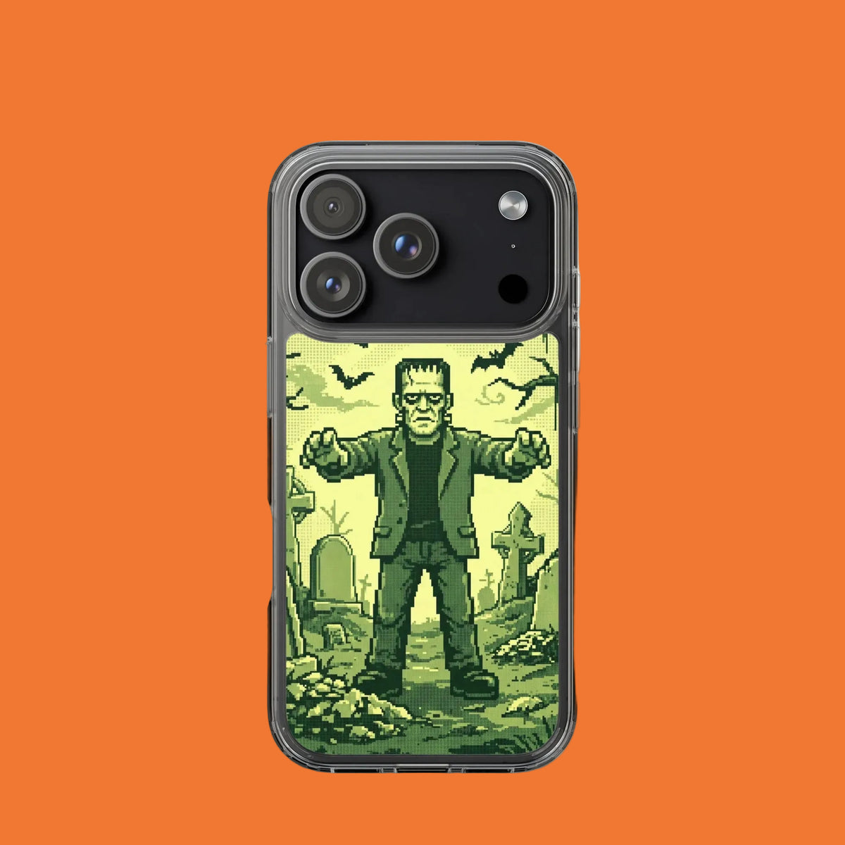 Funda transparente para iPhone® con diseño de Frankenstein en pixel art retro y tonos verdes.