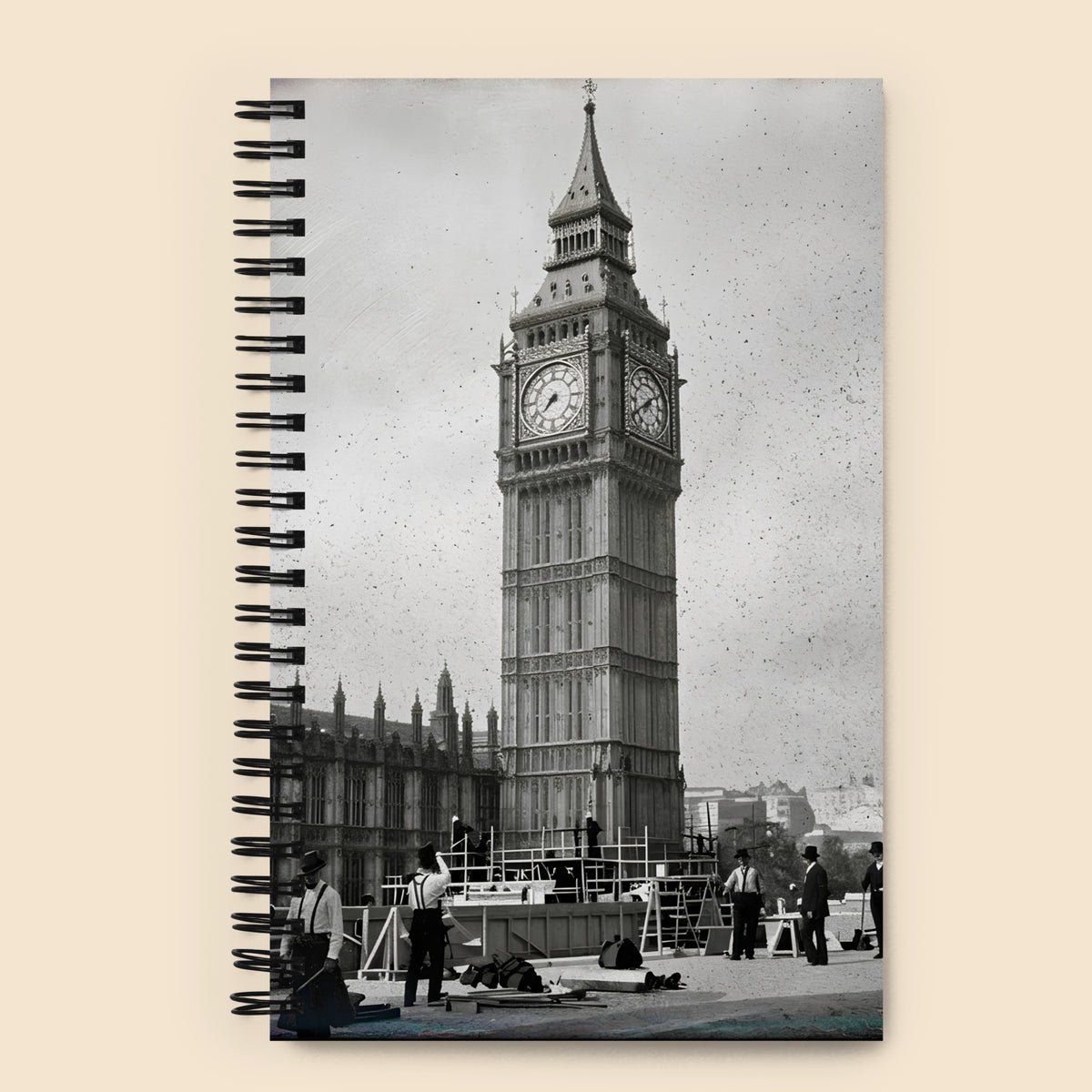 Libreta vintage con espiral y portada de fotografía histórica en blanco y negro del Big Ben de Londres.
