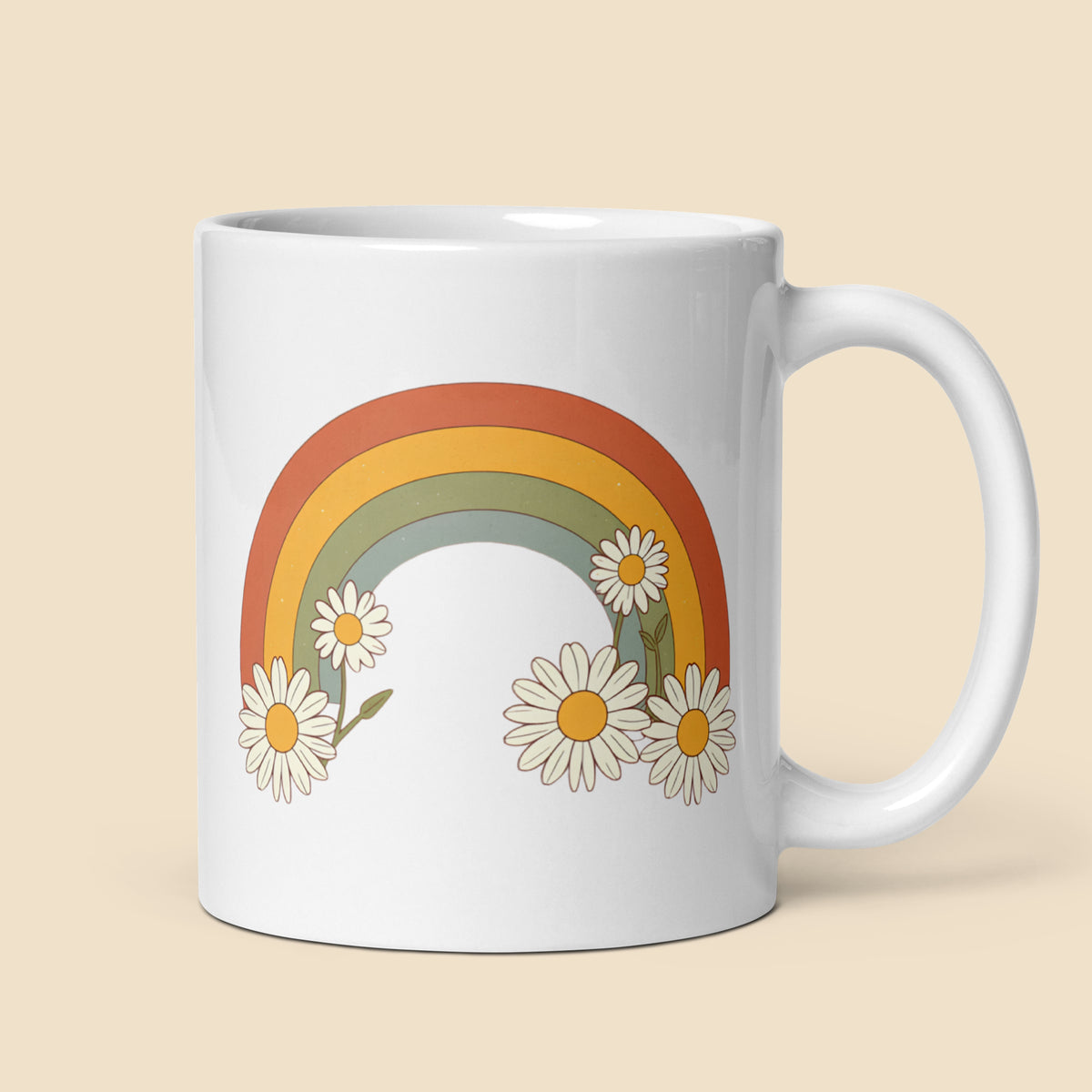 Taza blanca de ceramica con un diseño de un arcoiris y unas margaritas