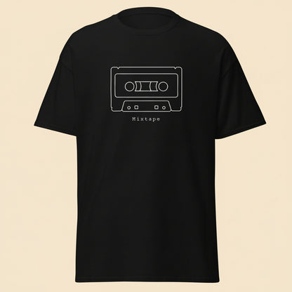 Camiseta negra unisex con diseño minimalista de cassette retro inspirado en la música analógica de los años 80.