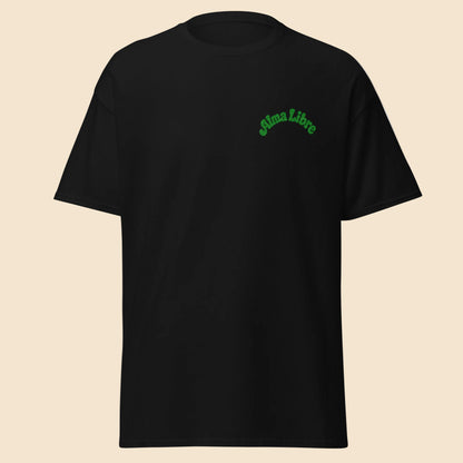 Camiseta negra clásica con diseño verde Alma Libre en el pecho sobre fondo neutro