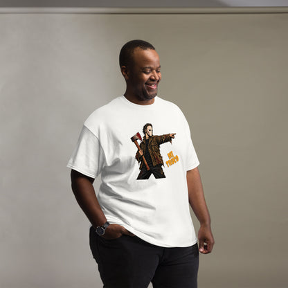 Hombre con camiseta blanca con diseño de terror vintage Mi Truco