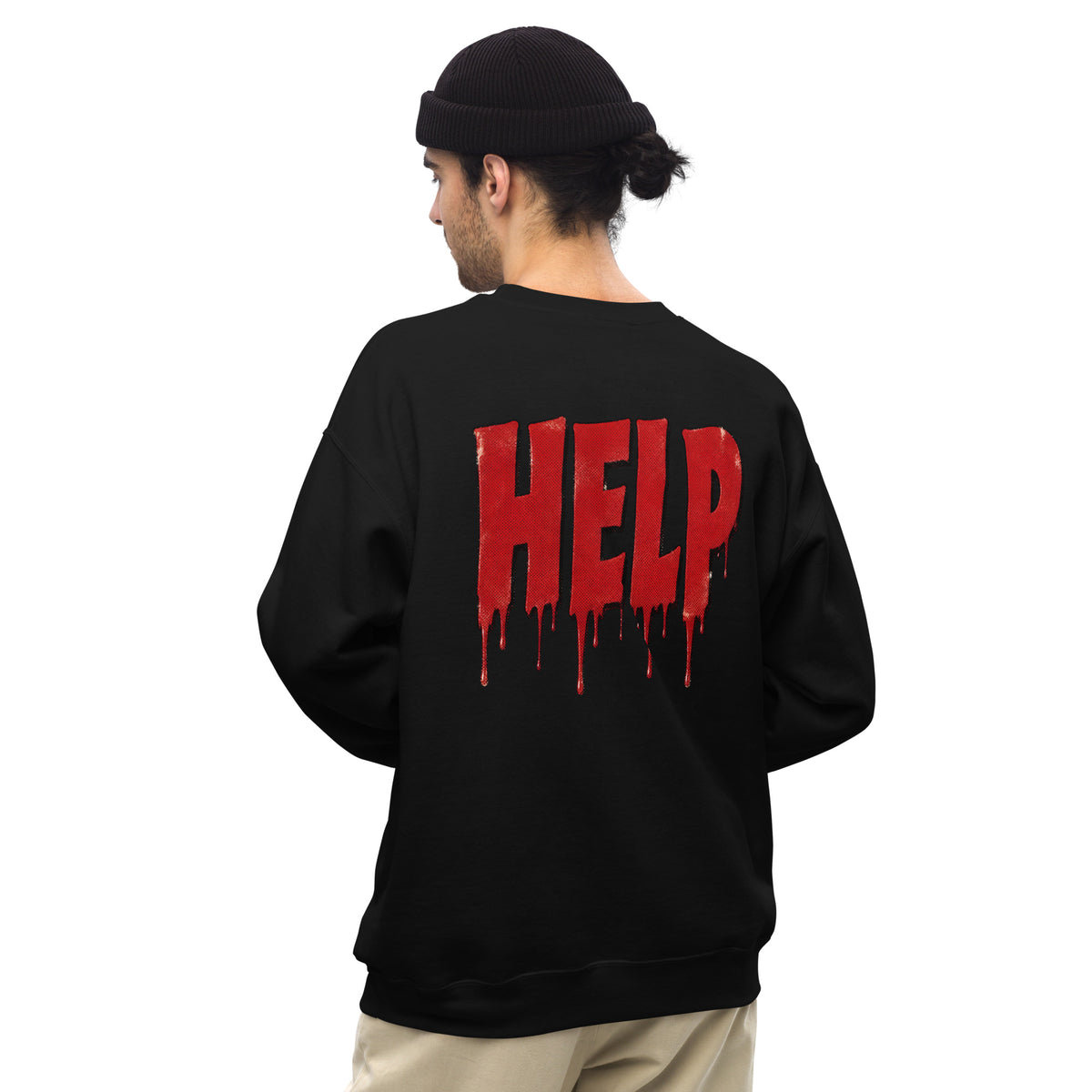 Persona de espaldas con sudadera negra HELP de estilo horror vintage