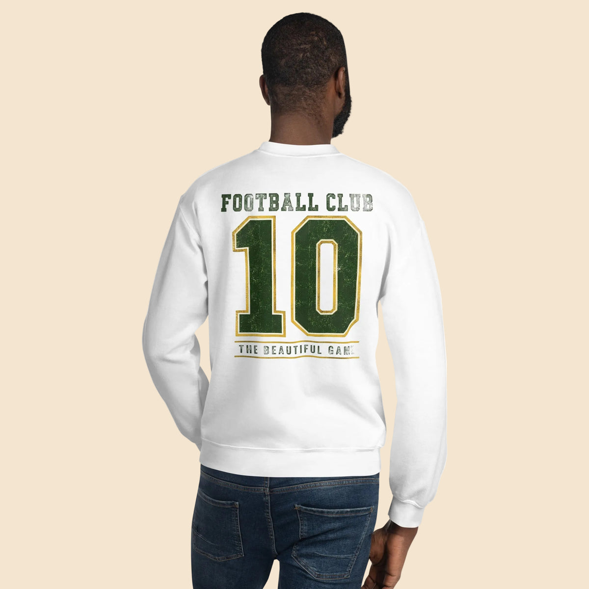 Hombre de espaldas luciendo sudadera blanca deportiva con dorsal 10 vintage.

