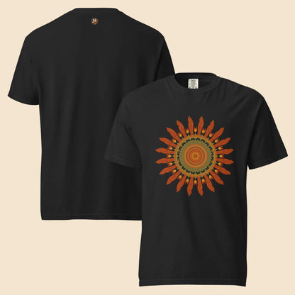 Dos camisetas negras premium destacando el contraste vibrante del diseño de sol de los años 70.