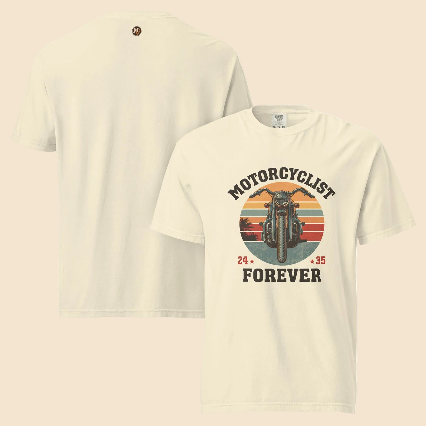 Camisetas color crema de aspecto lavado a la piedra mostrando el diseño retro de motocicleta cafe racer.