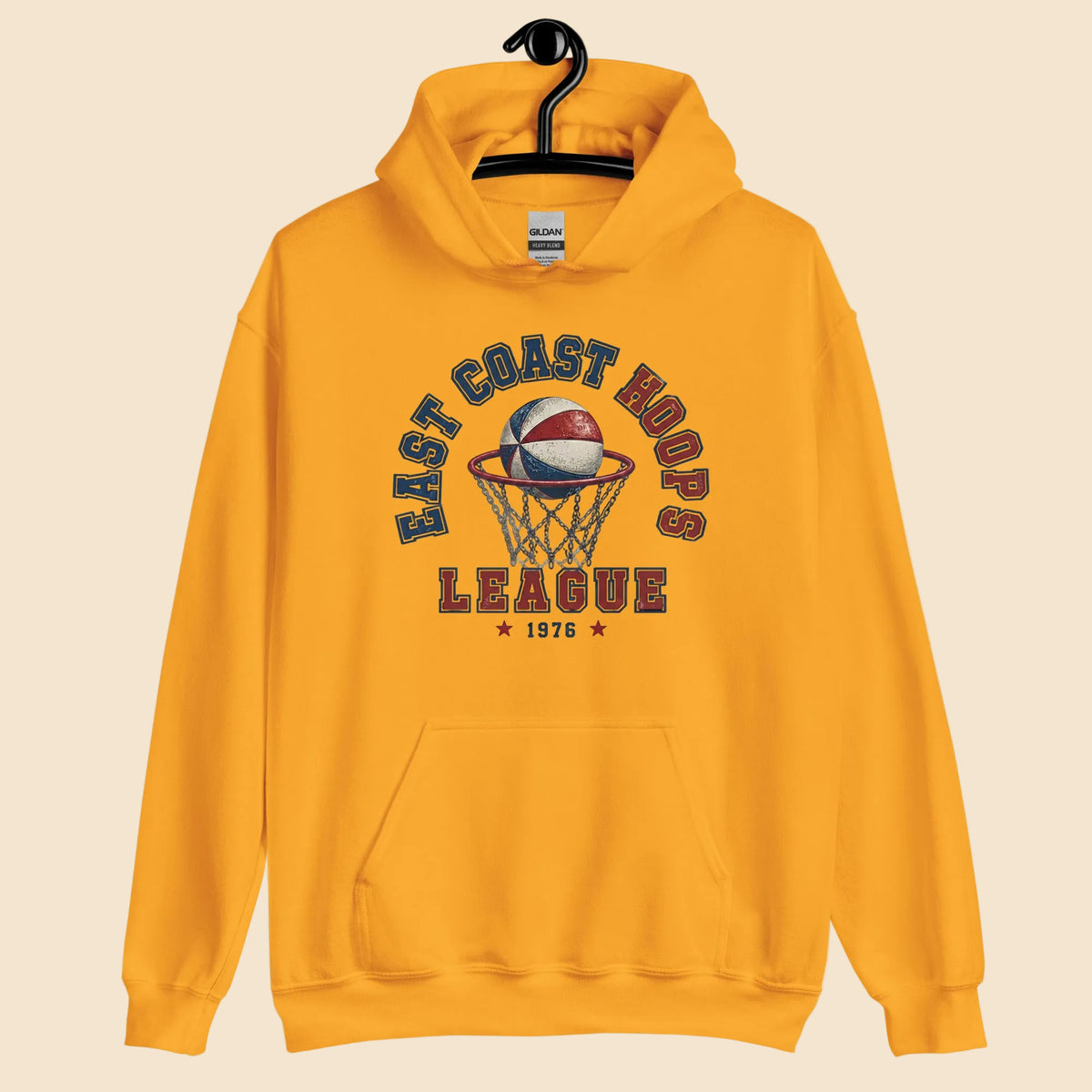 Sudadera con capucha amarilla con gráfico clásico de club de baloncesto.