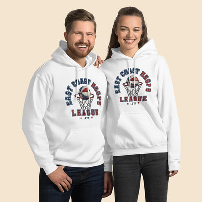 Pareja luciendo la sudadera blanca unisex East Coast Hoops de estilo universitario.