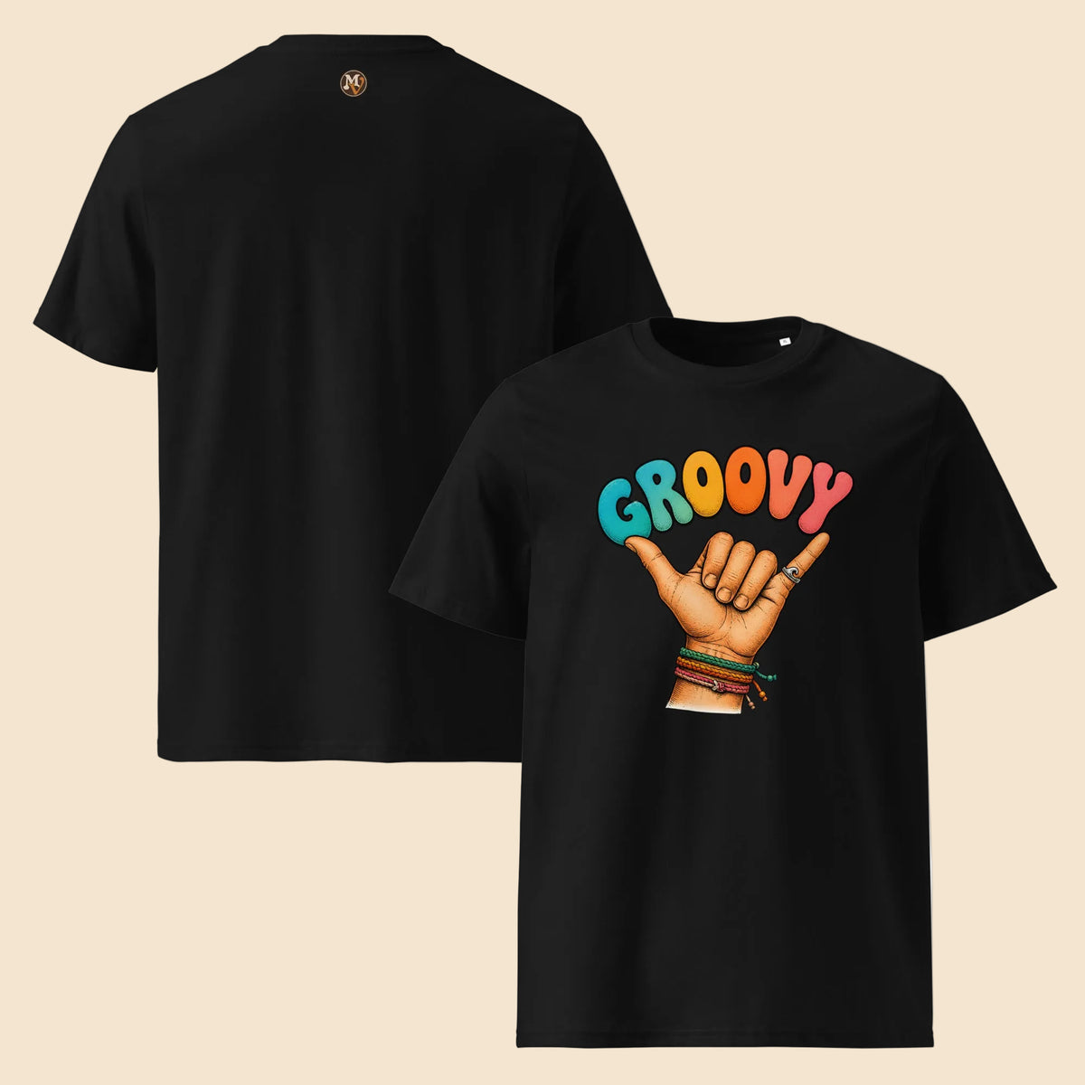 Camisetas negras con diseño retro surfero de los años 70 y letras Groovy

