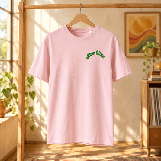 Camiseta rosa pastel de algodón orgánico con tipografía curva Alma Libre Melian Vintage
