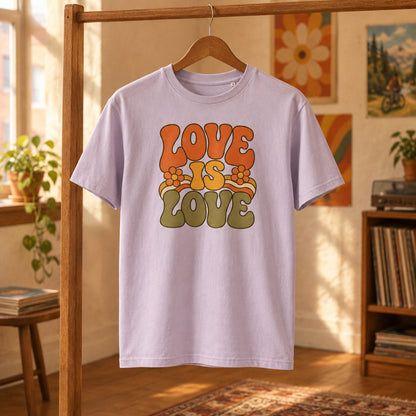 Camiseta color lavanda de algodón orgánico con gráfico setentero Love is Love Melian Vintage
