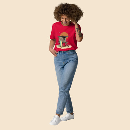 Mujer vistiendo camiseta roja de estilo surfero californiano Melian Vintage
