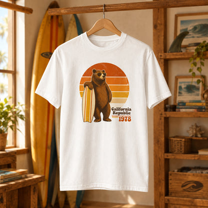 Camiseta blanca de algodón orgánico con gráfico de oso surfista California Republic 1978 Melian Vintage
