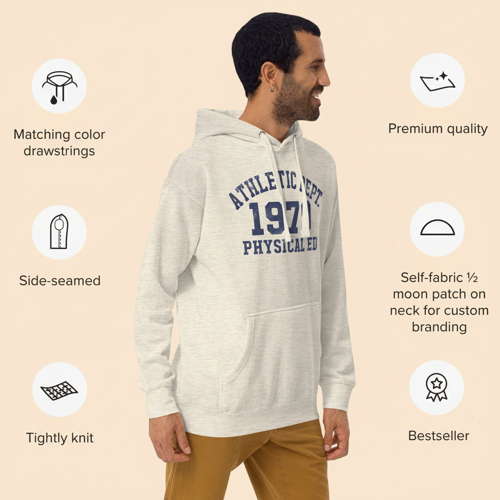 Hombre vistiendo sudadera con gráfico clásico de educación física.