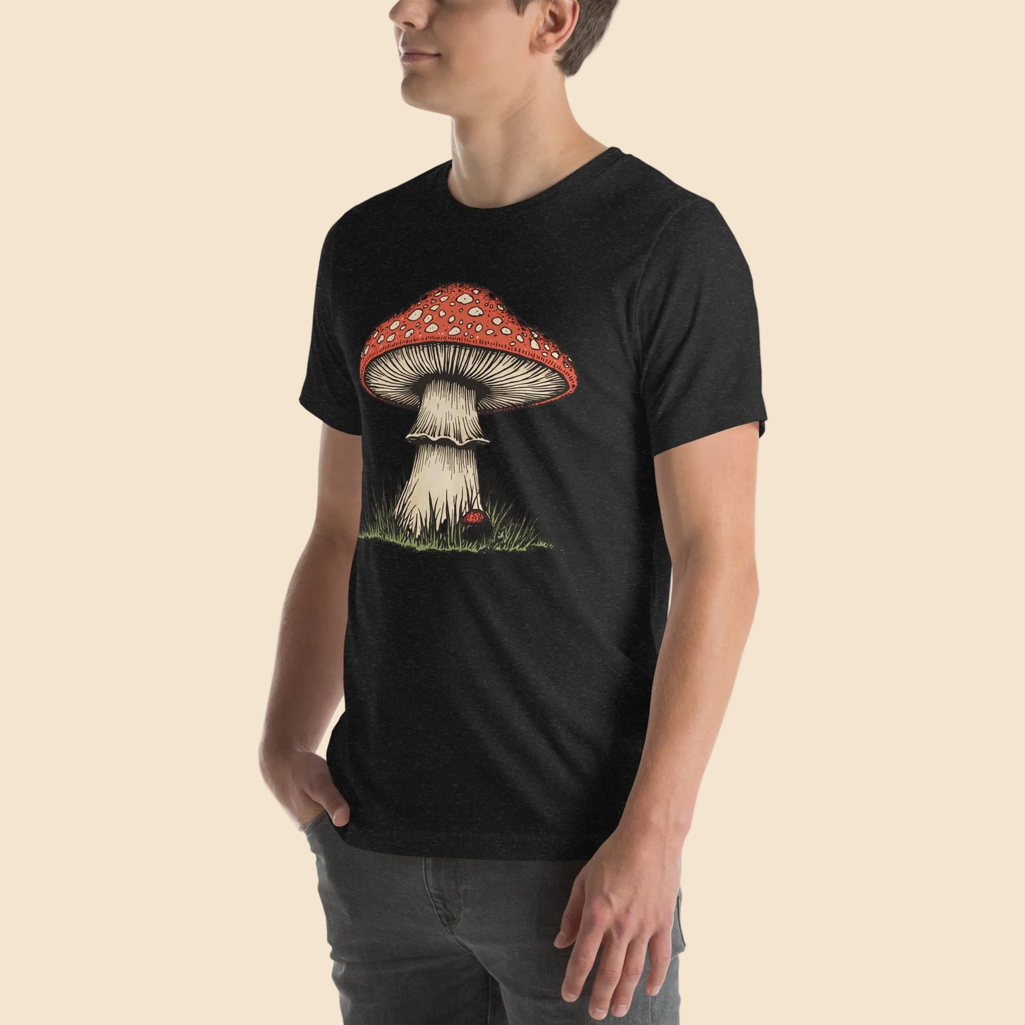 Modelo masculino con look casual luciendo una camiseta negra unisex con estampado de seta retro.