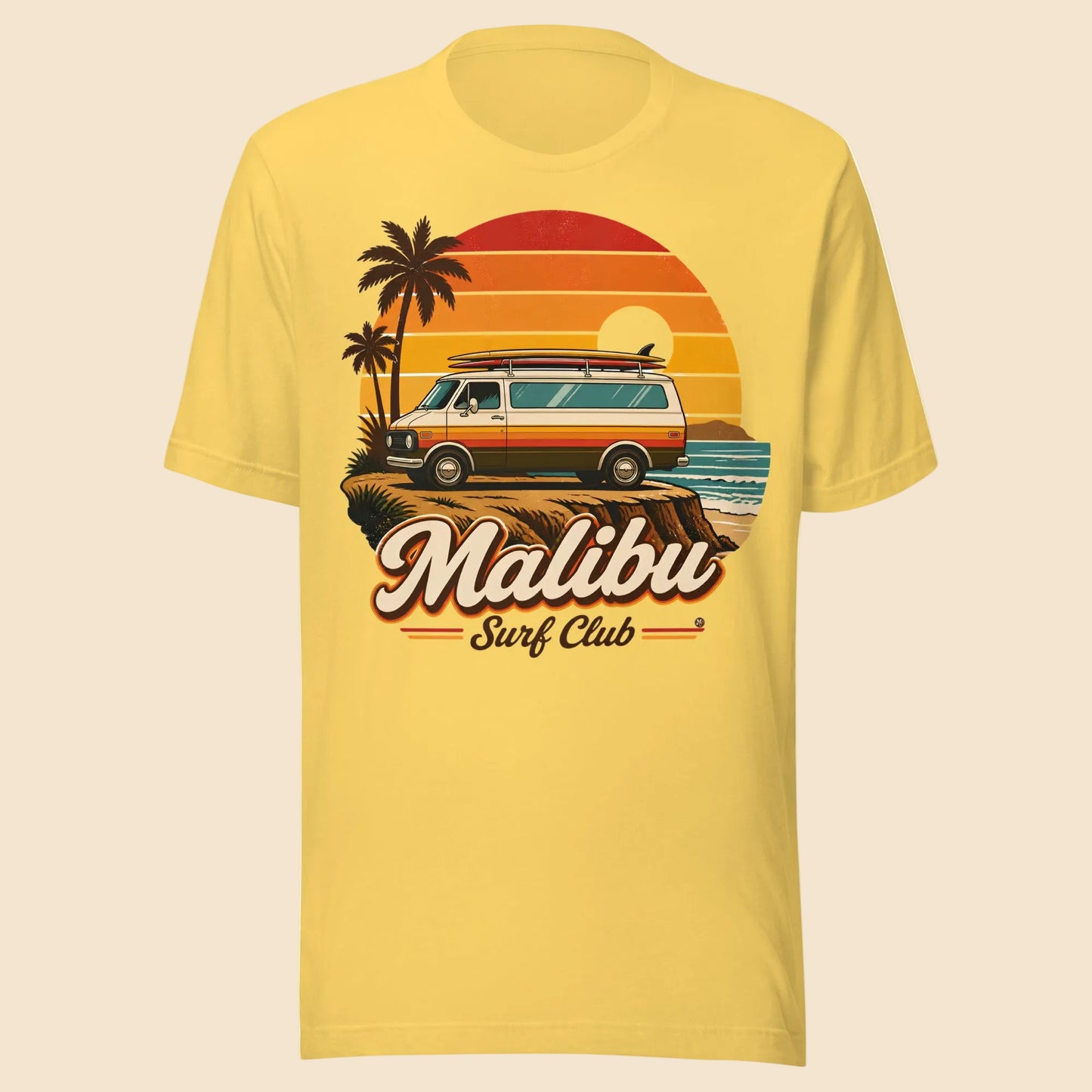 Camiseta amarilla¡con diseño vintage Malibu Surf Club de furgoneta, palmeras, surf y atardecer californiano