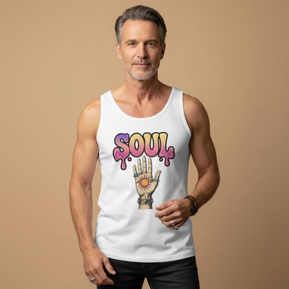 Hombre vistiendo camiseta de tirantes blanco de estilo veraniego con gráfico frontal psicodélico de la palabra Soul.