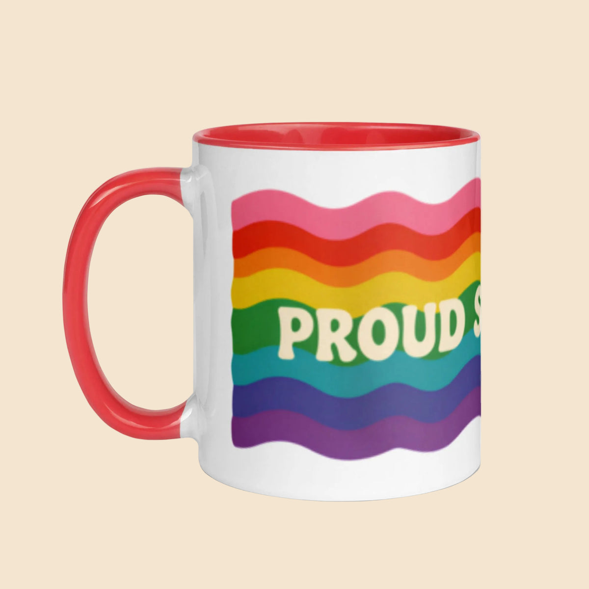 Taza de cerámica Pride con interior rojo y diseño frontal Proud Since 1978 sobre ondas arcoíris de estilo vintage.