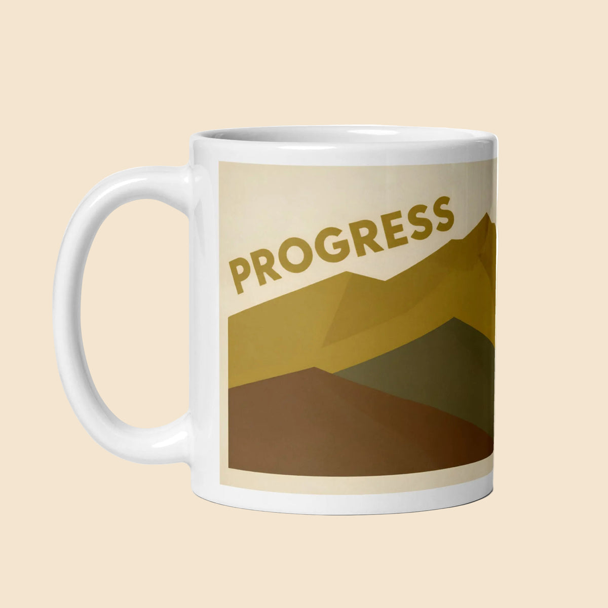 Taza vintage de café con diseño minimalista de montañas y frase Progress Over Perfection.